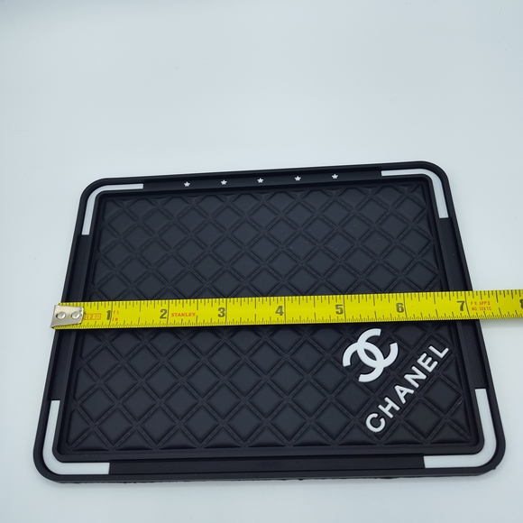 CHANEL 2021 Quilted CC Silicone Vanity Tech Mat VIP Limited Edition NIP RARE - Picture 4 of 7